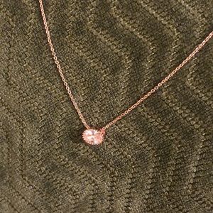🎉🌟HP! Classic rose gold colored oval crystal necklace